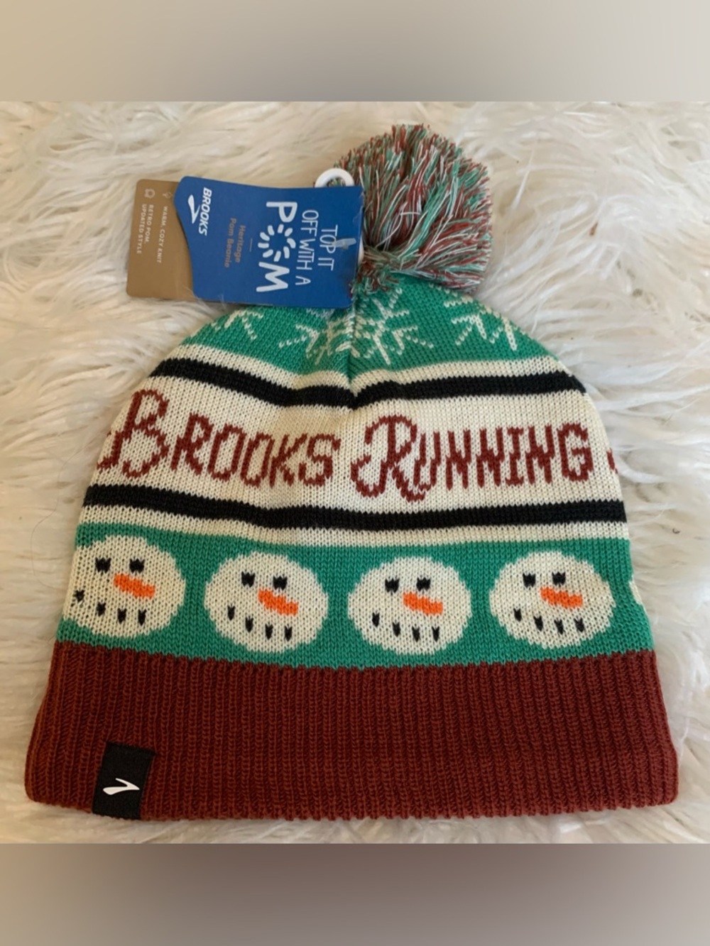 Brooks Running Run Merry Pom Beanie Red Green One Size - Picture 1 of 8